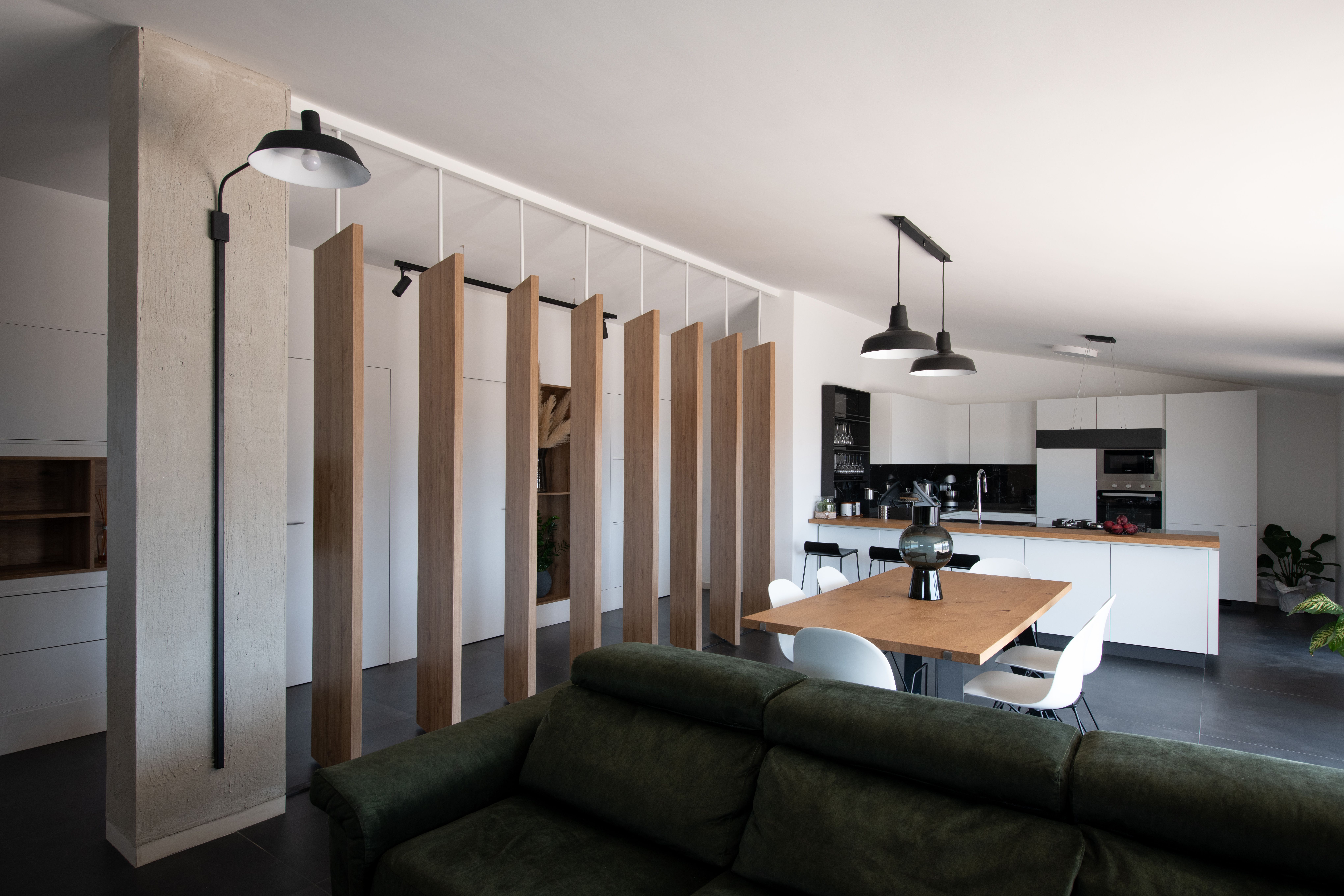 Image 4 of HOUSE 1105