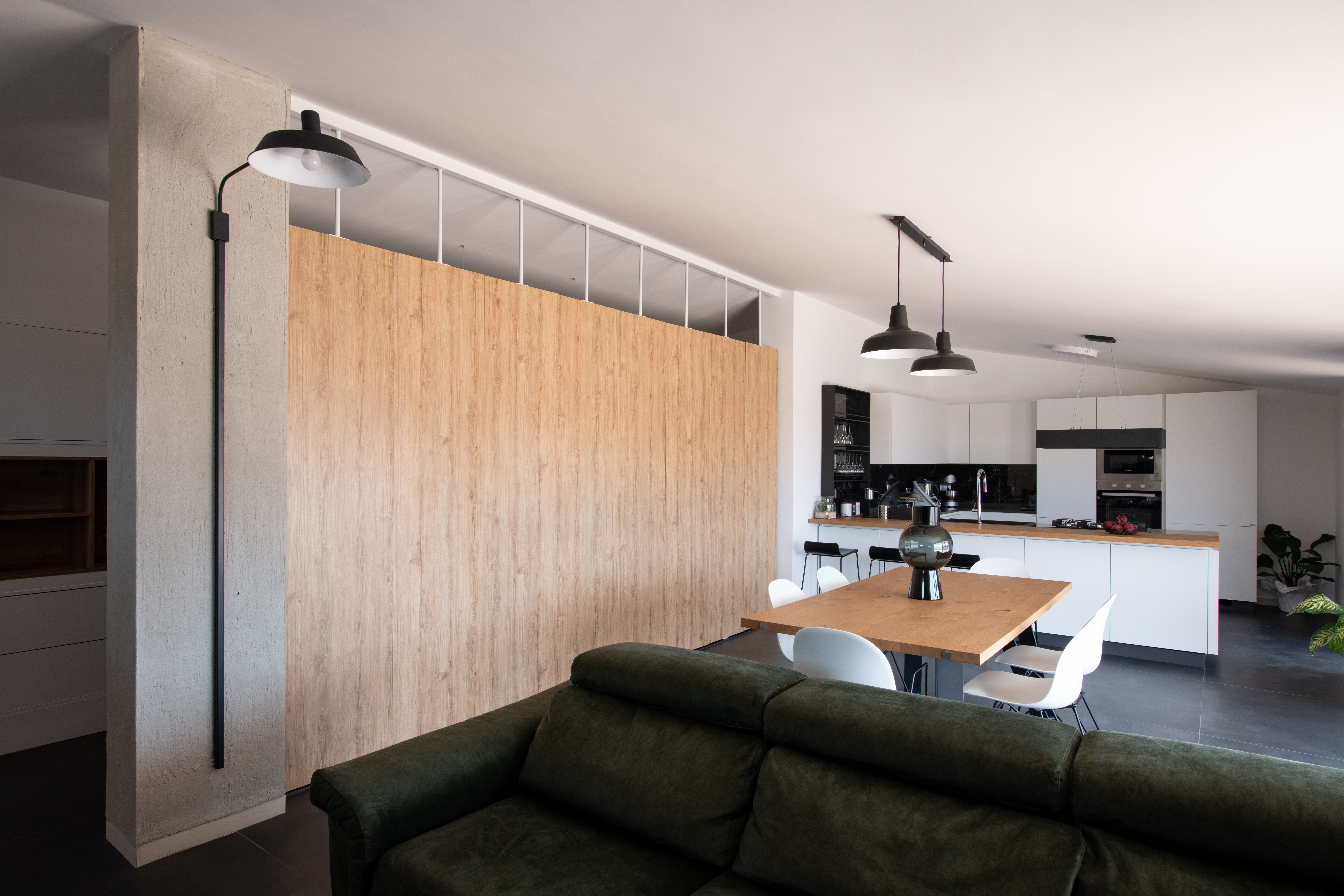 Image 2 of HOUSE 1105